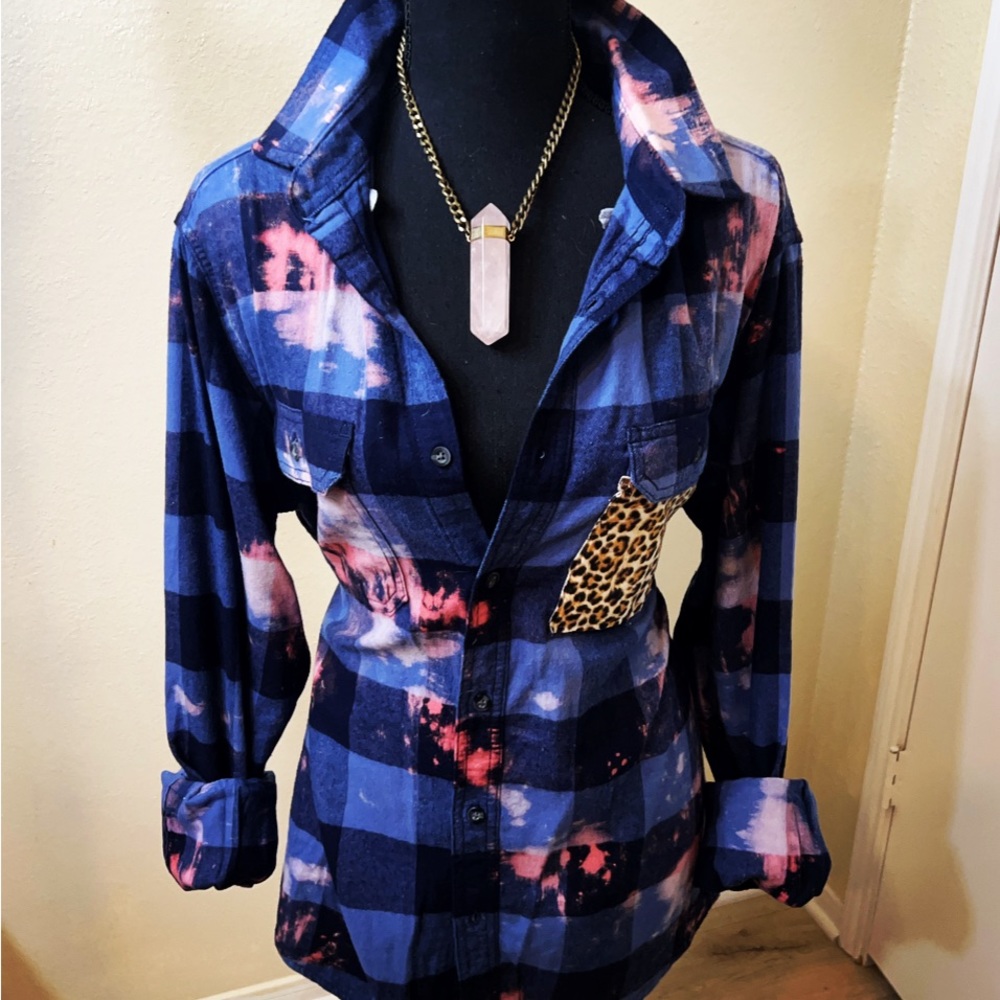 ‼️SOLD‼️Flannel tie dye shirt. - Picture 3 of 7